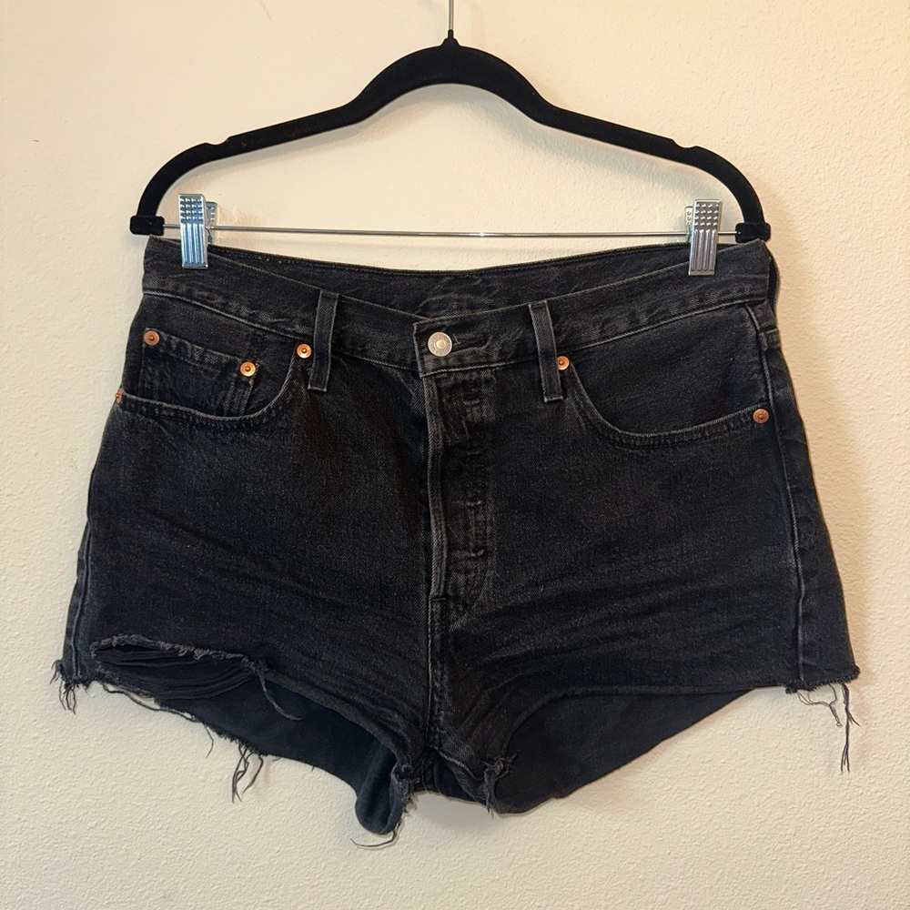 LEVI’S Women’s Denim Black Cutoff Jean Shorts